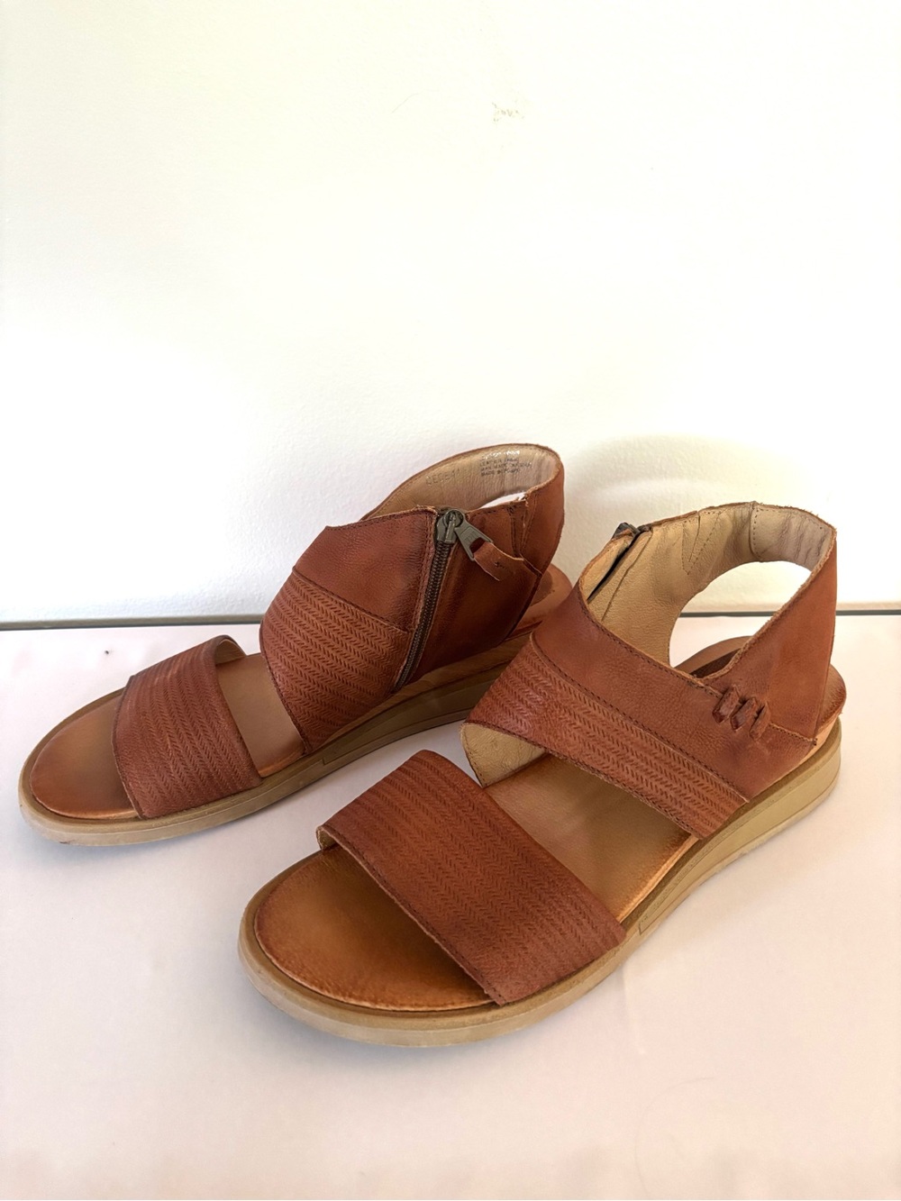 Miz Mooz NY city sandals - Picture 2 of 13